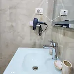 Nyaraló Eni *